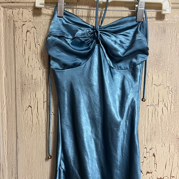 Elegant Turquoise Blue Satin Gown - Picture 2 of 5